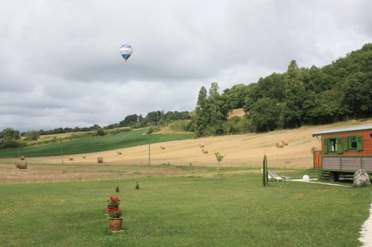 Gîtes Grand Pré ! et la Roulotte de Roquecor Exterior foto